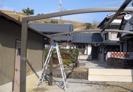 梁を取り付け